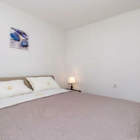 Semesterbostad 60 Croatia Ika