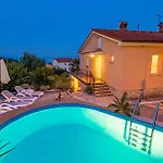60 Croatia Ika